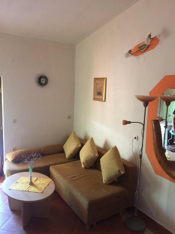 Studio Apartman Hrast Seline Exterior foto